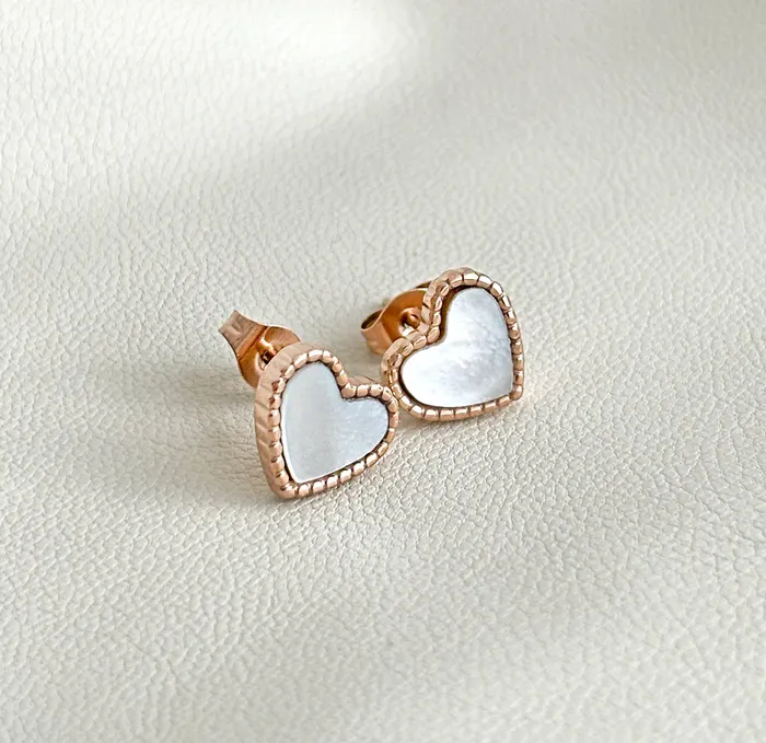 AMIRI GOLD PEARL HEART STUD EARRINGS MAI DSIRE Earrings