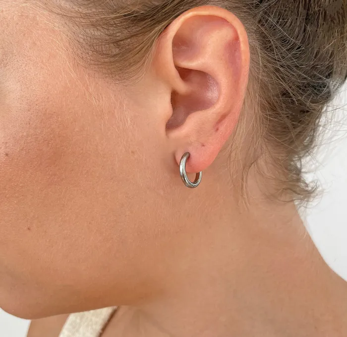 Earrings Mai Dsire CONSTANCE SILVER SMALL HUGGIE HOOP EARRINGS