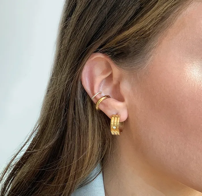 Earrings Mai Dsire MILAN RIDGED GOLD SMALL HOOP EARRINGS