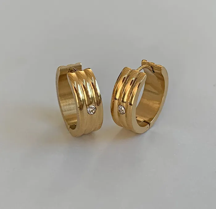 Earrings Mai Dsire MILAN RIDGED GOLD SMALL HOOP EARRINGS
