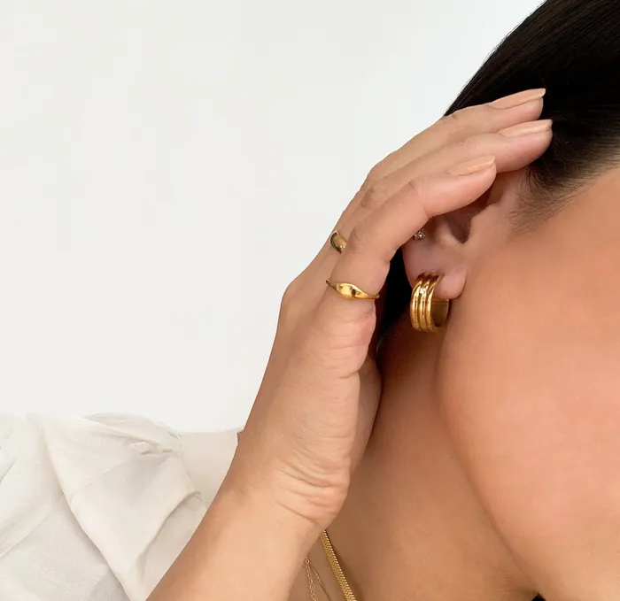 Earrings Mai Dsire MILAN RIDGED GOLD SMALL HOOP EARRINGS